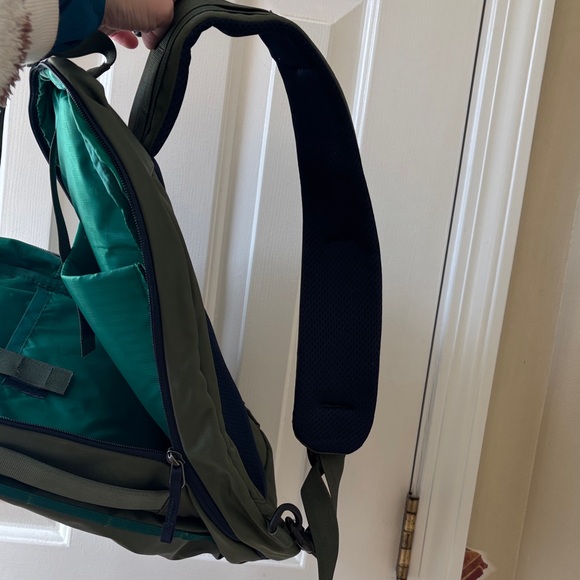 Cotopaxi Olive Green Crossbody Bag - Picture 6 of 6